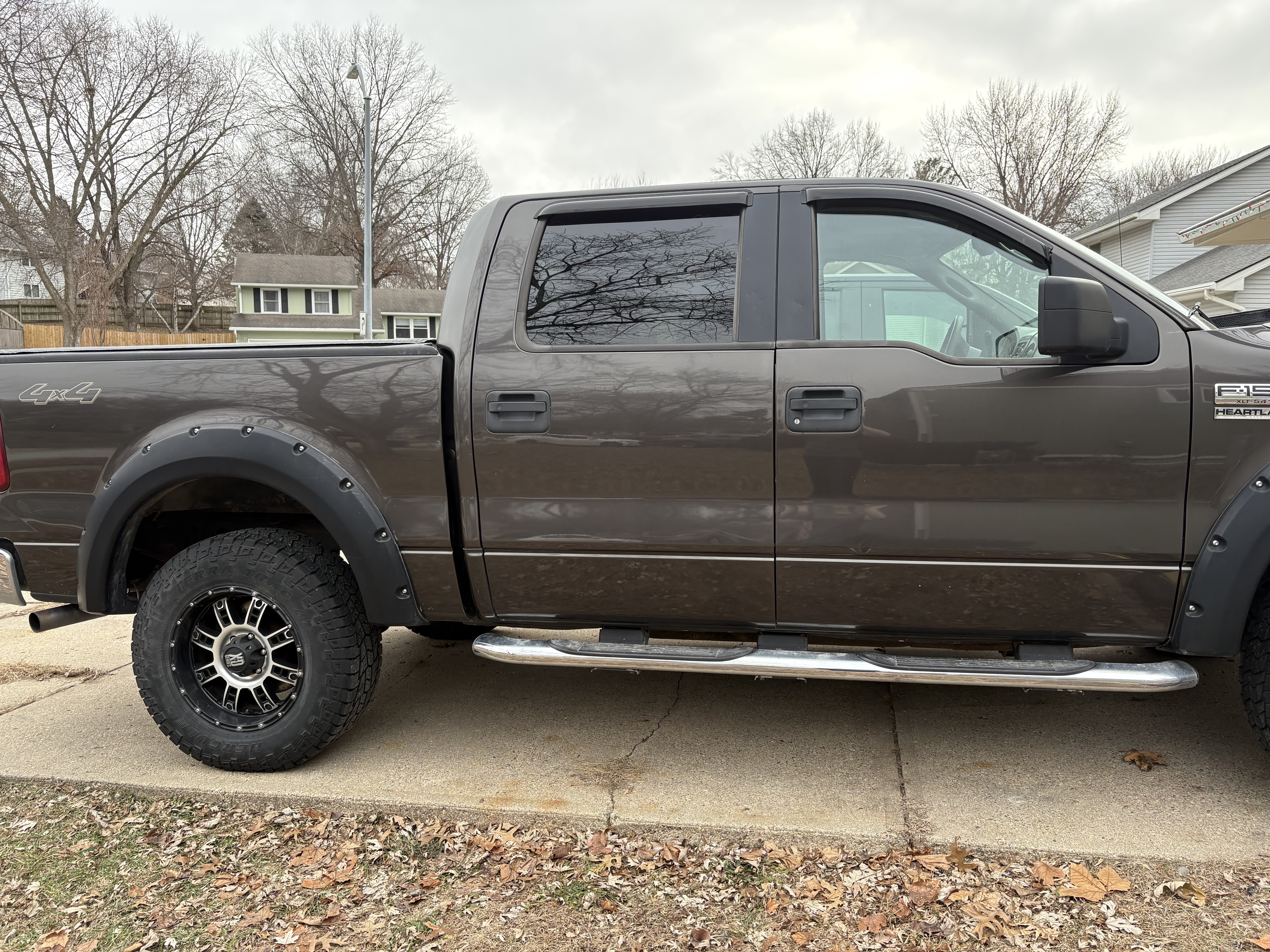 Used 2005 Ford F150 XLT AWD/4WD image 2