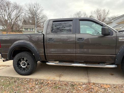 Used 2005 Ford F150 XLT AWD/4WD image 2