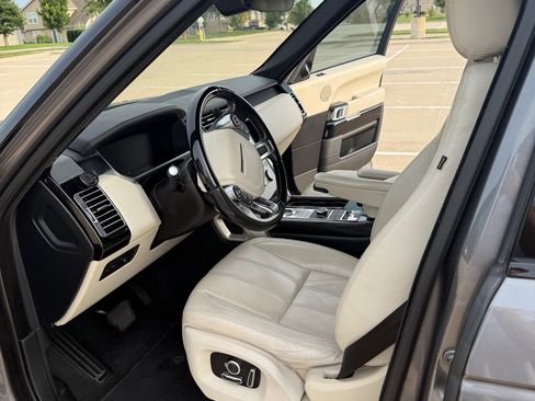 Used 2017 Land Rover Range Rover HSE image 15