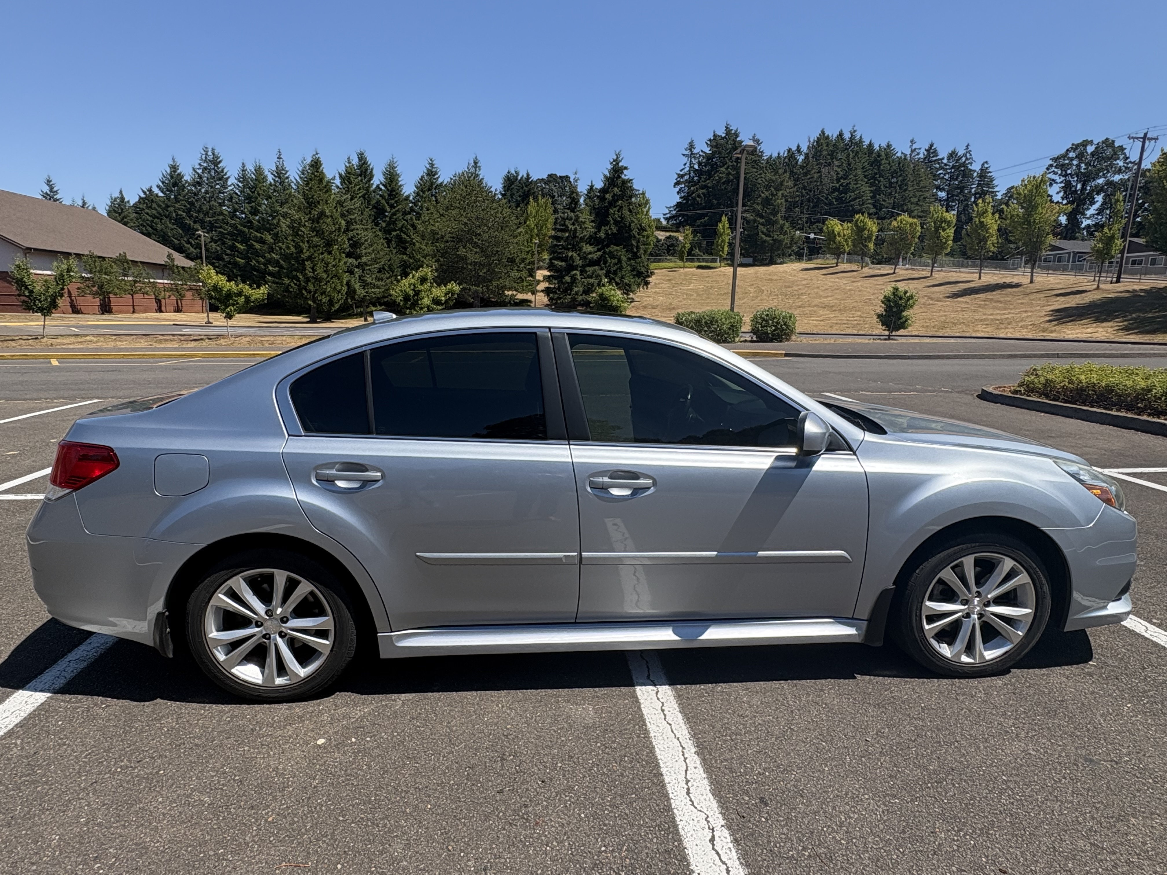 Used 2014 Subaru Legacy 2.5i Limited w/ Moonroof Package AWD/4WD image 2