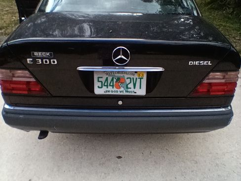 Used 1995 Mercedes-Benz E 300 Sedan image 2