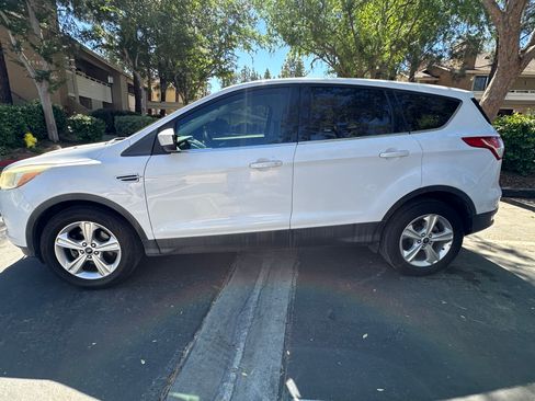 Used 2014 Ford Escape SE image 4