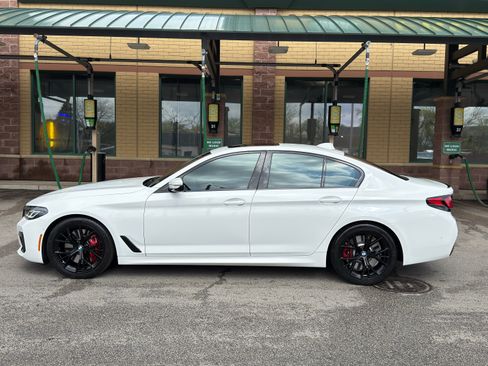 Used 2023 BMW M550i xDrive w/ Dynamic Handling Package image 23