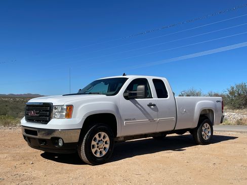 Used 2011 GMC Sierra 2500 SLE w/ SLE Preferred Package image 9