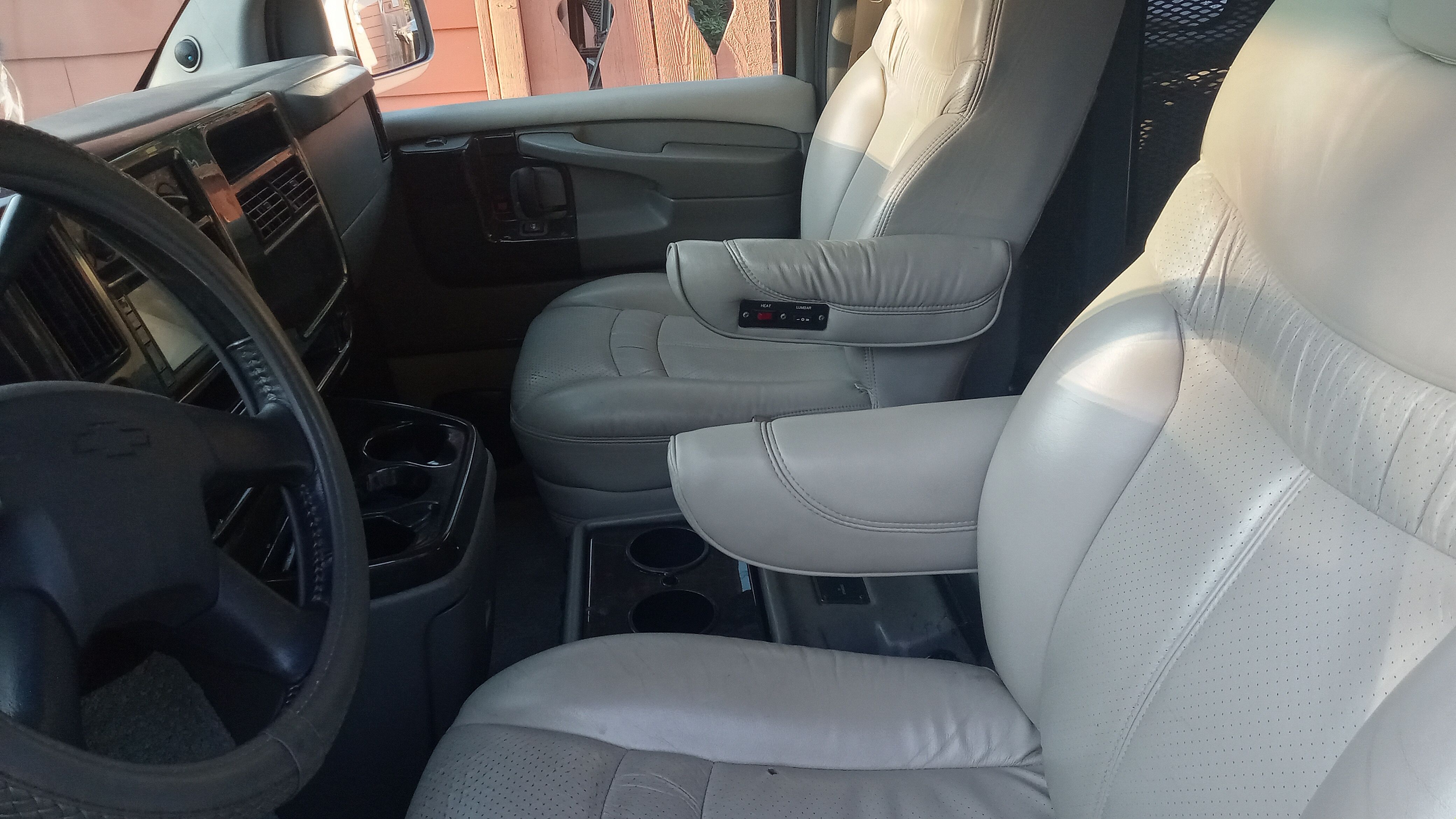 Used 2007 Chevrolet Express 1500 w/ Preferred Equipment Group RWD image 8