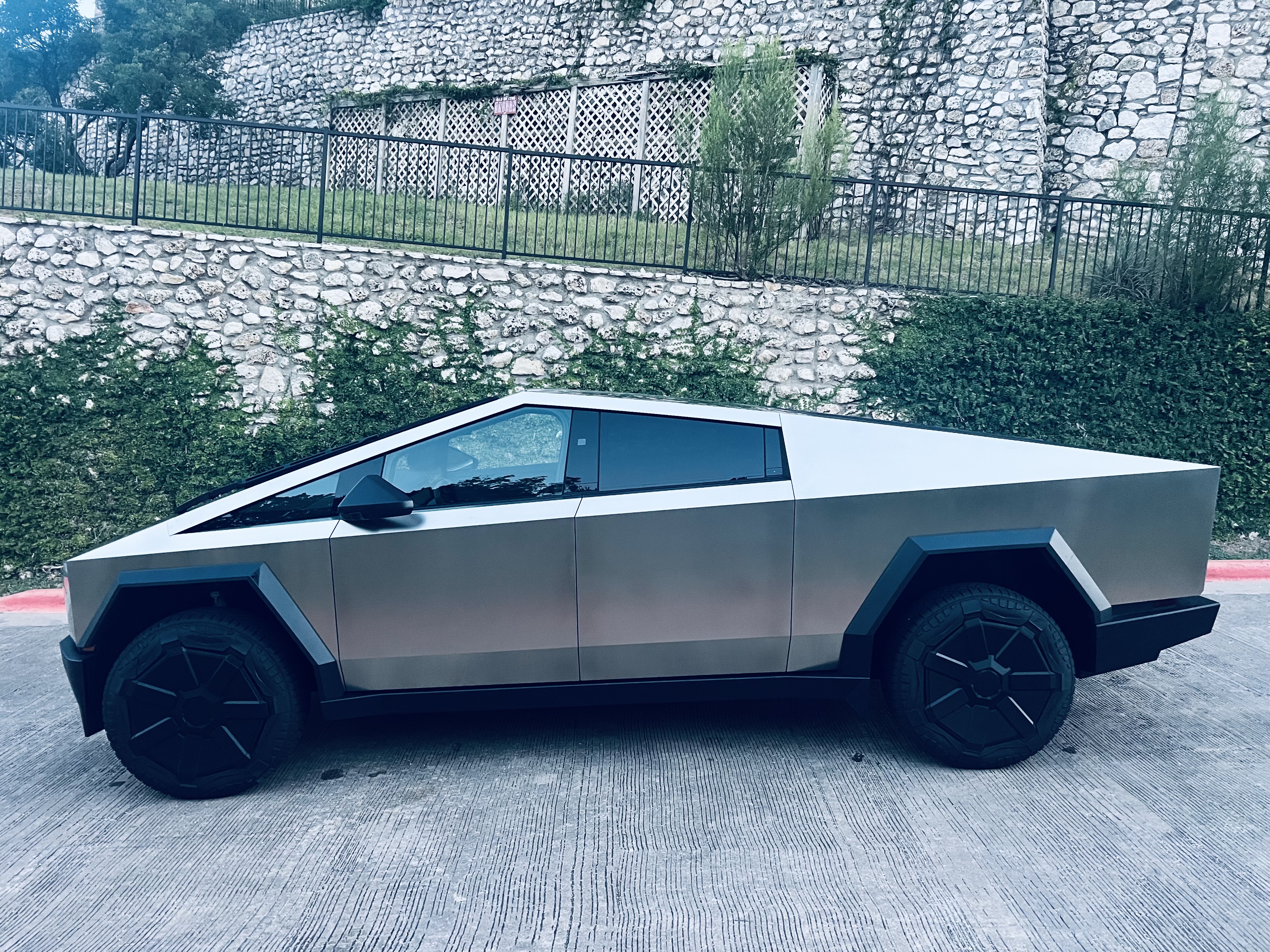 Used 2026 Tesla Cybertruck AWD Crew Cab image 2