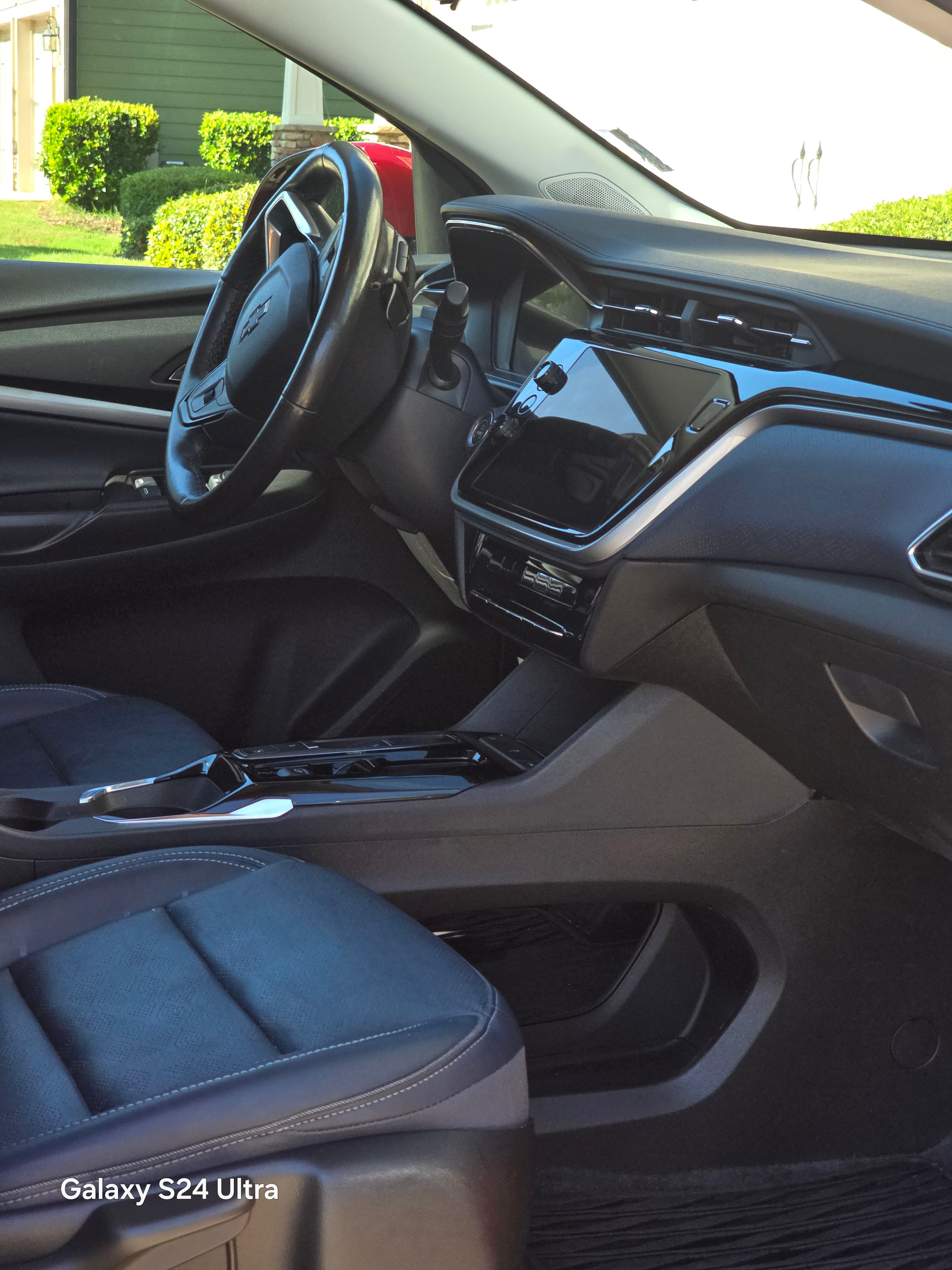 Used 2022 Chevrolet Bolt EUV Premier w/ Sun & Sound Package FWD image 8