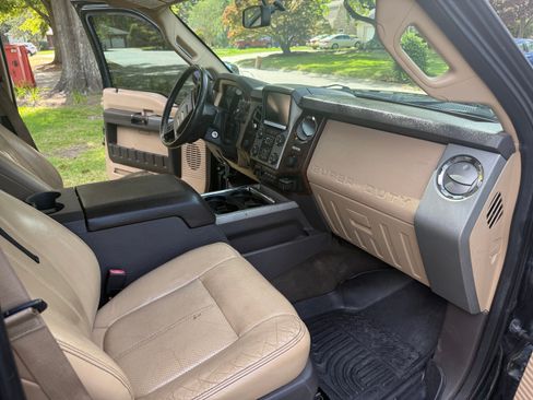 Used 2014 Ford F250 Lariat w/ Lariat Ultimate Package AWD/4WD image 8
