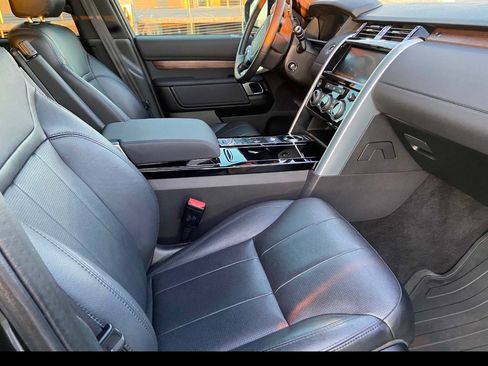 Used 2018 Land Rover Discovery HSE AWD/4WD image 9