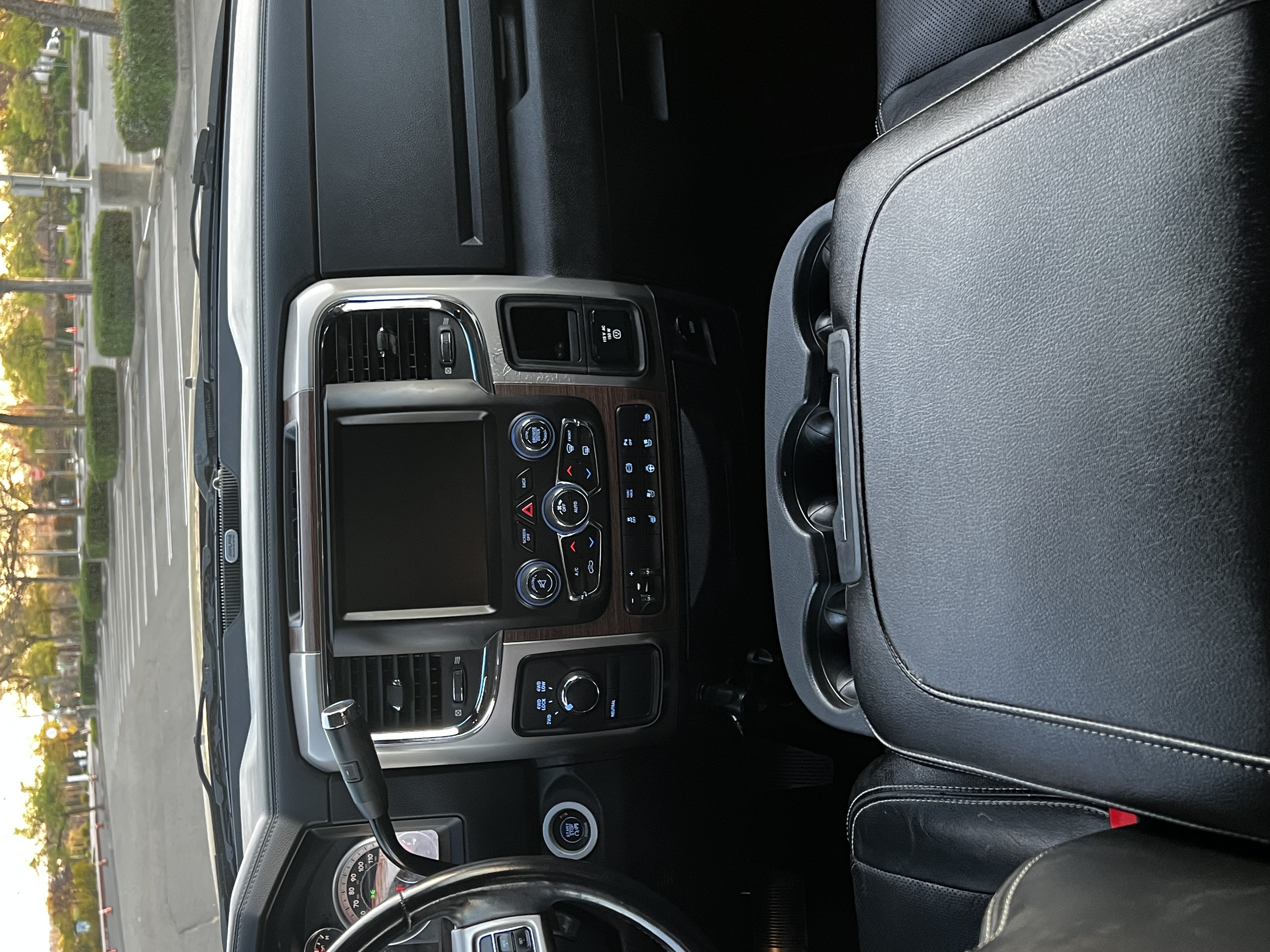 Used 2014 RAM 2500 Laramie w/ Cold Weather Group AWD/4WD image 9