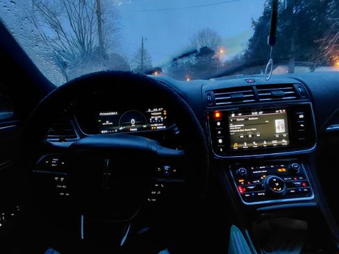 Used 2018 Lincoln Continental AWD w/ Equipment Group 500A image 5