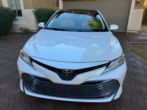 Used 2018 Toyota Camry XLE image 10