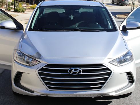 Used 2018 Hyundai Elantra SEL image 1