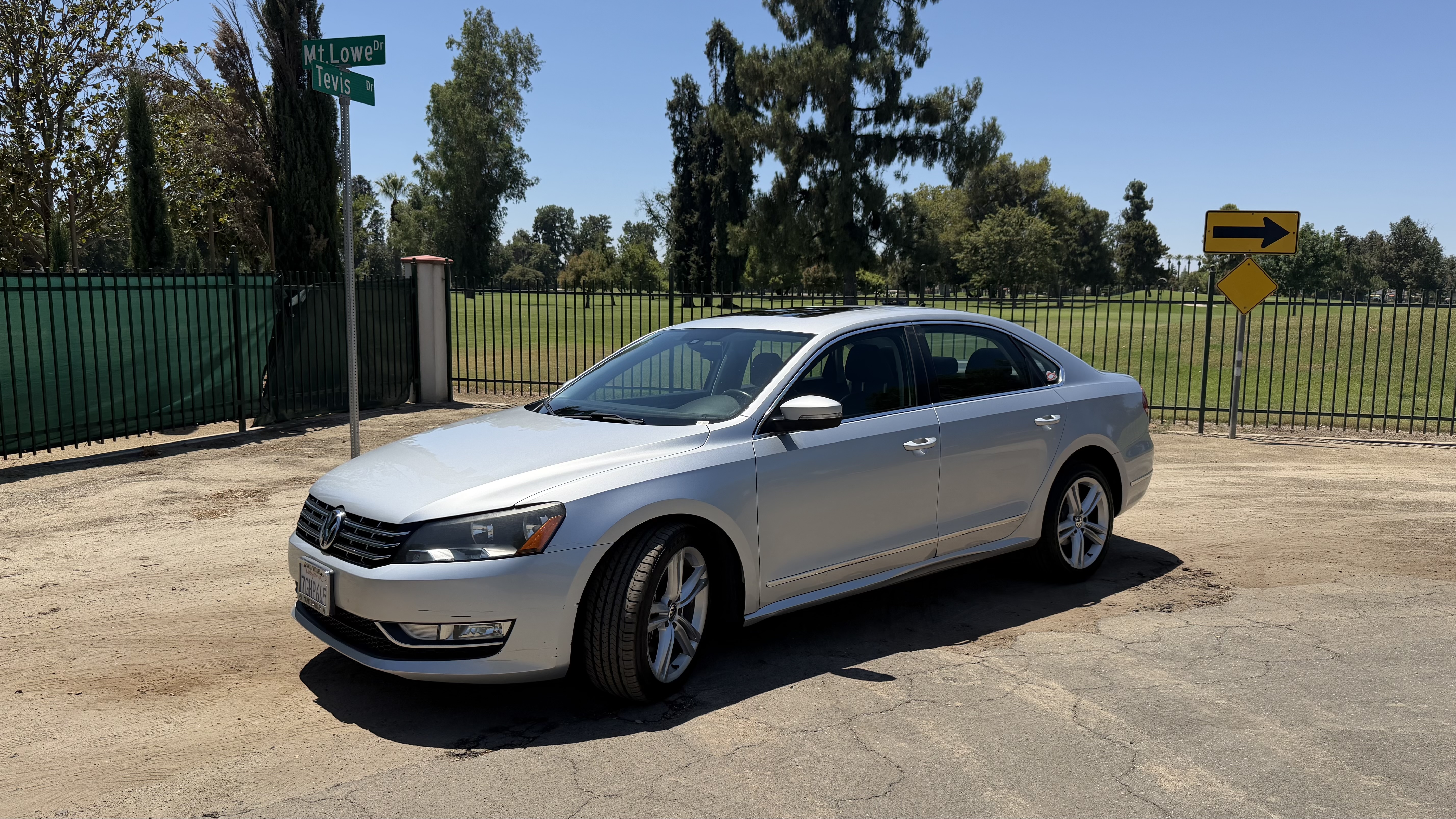 Used 2014 Volkswagen Passat TDI SEL Premium FWD image 2