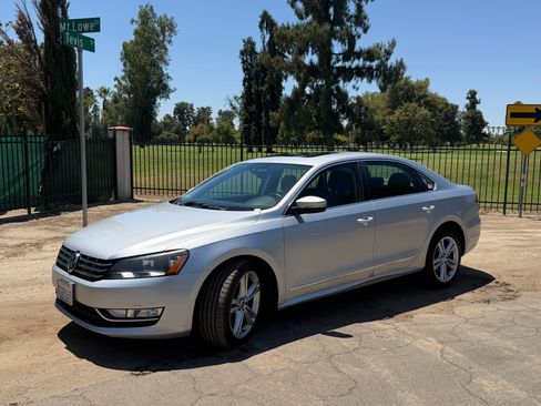 Used 2014 Volkswagen Passat TDI SEL Premium FWD image 2