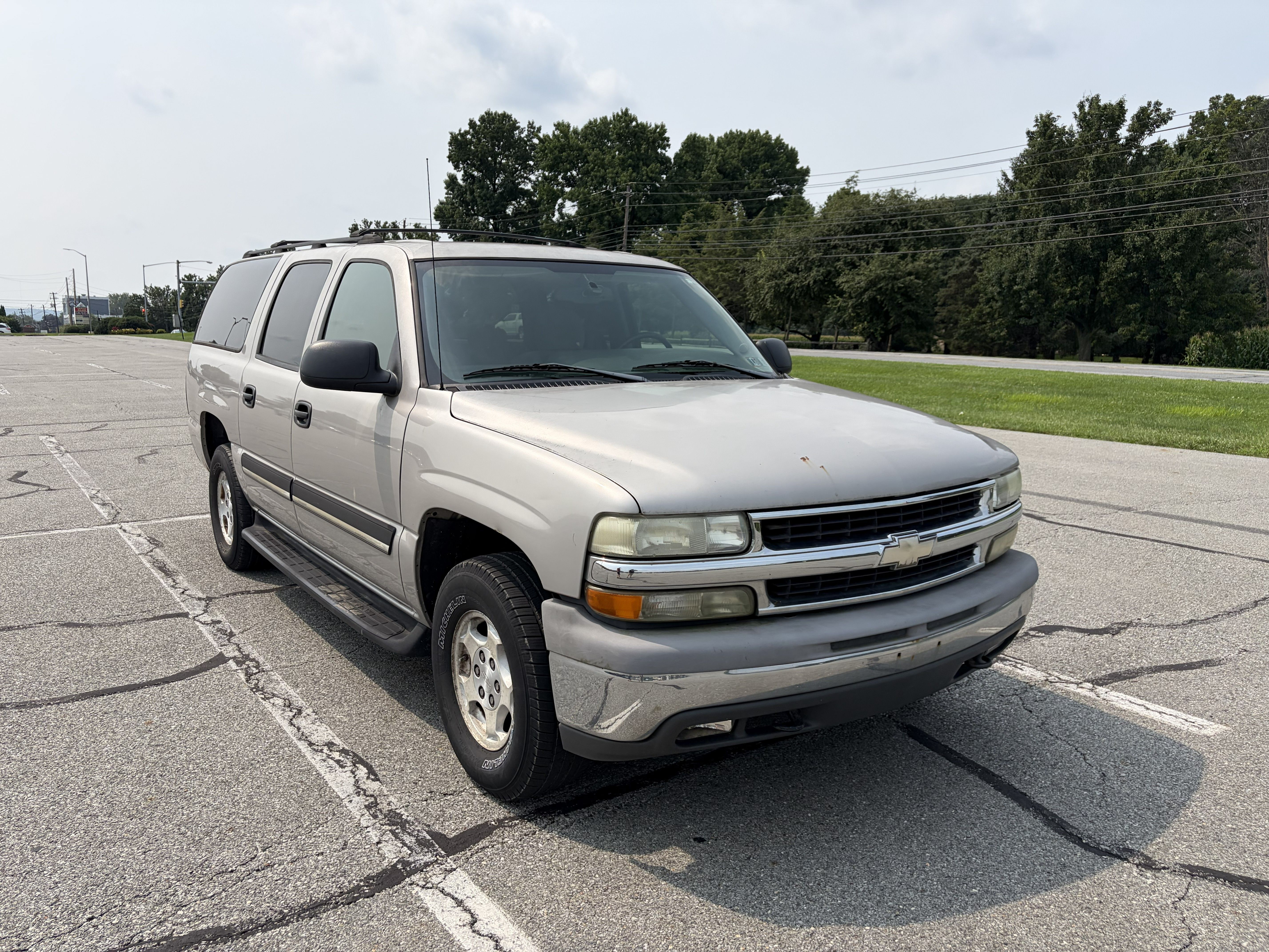 Used 2004 Chevrolet Suburban LS w/ Preferred Equipment Group AWD/4WD image 2