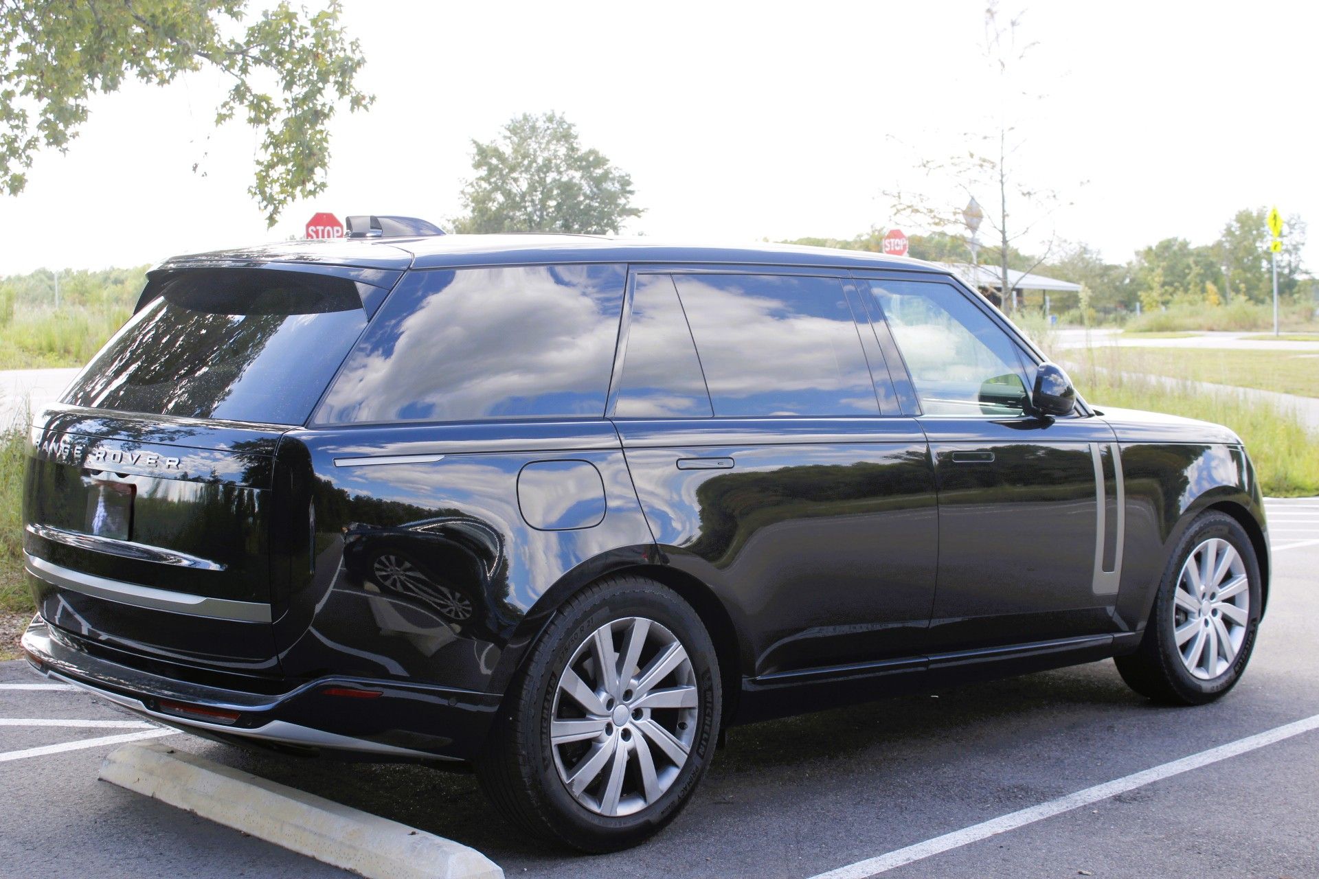 Used 2024 Land Rover Range Rover Long Wheelbase SE AWD/4WD image 16