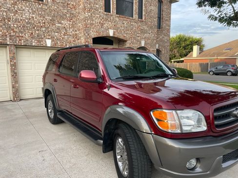 Used 2004 Toyota Sequoia SR5 image 2