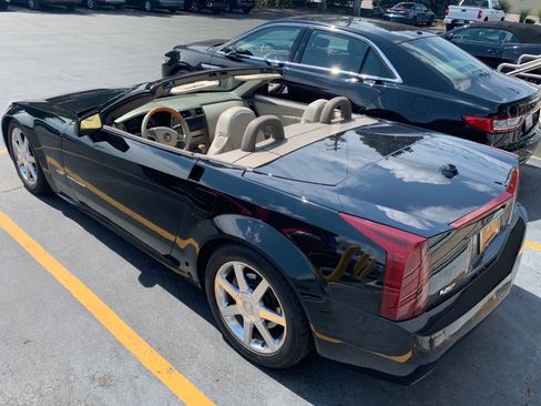 Used 2004 Cadillac XLR RWD image 5
