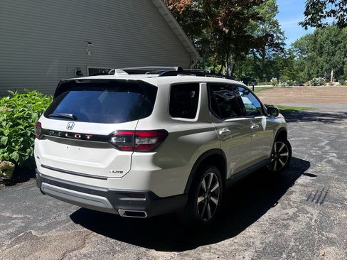 Used 2025 Honda Pilot Elite image 14