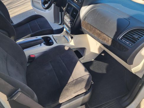 Used 2013 Dodge Grand Caravan SXT FWD image 12