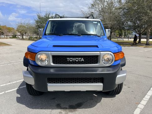 Used 2007 Toyota FJ Cruiser 4WD image 2