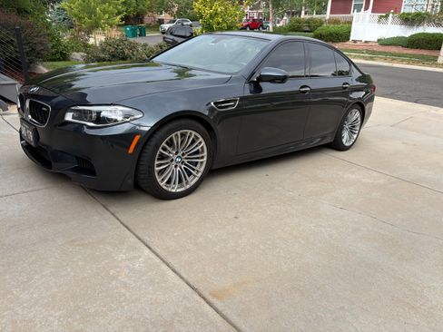 Used 2015 BMW M5 RWD image 1