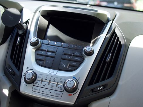 Used 2017 Chevrolet Equinox Premier w/ Enhanced Convenience Package image 17