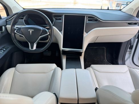Used 2018 Tesla Model X 100D image 18
