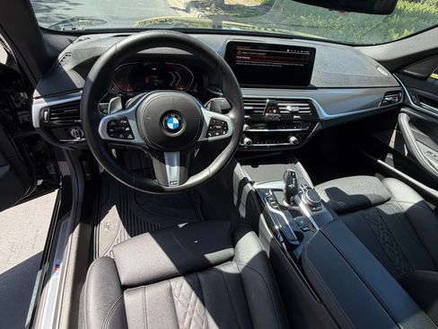 Used 2022 BMW 530i w/ M Sport Package RWD image 10