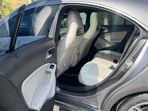 Used 2015 Mercedes-Benz CLA 250 image 13