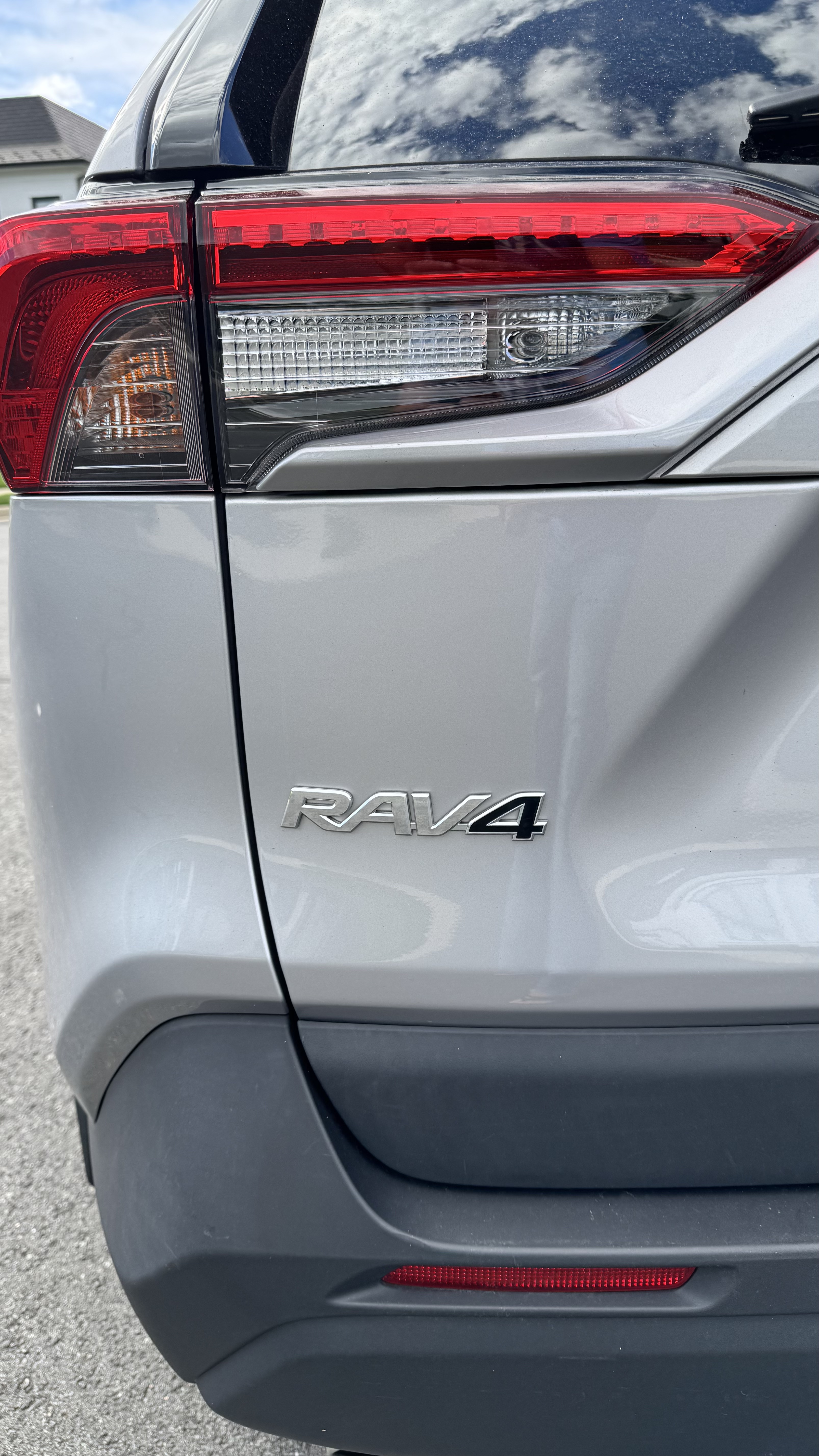 Used 2022 Toyota RAV4 XLE AWD/4WD image 24