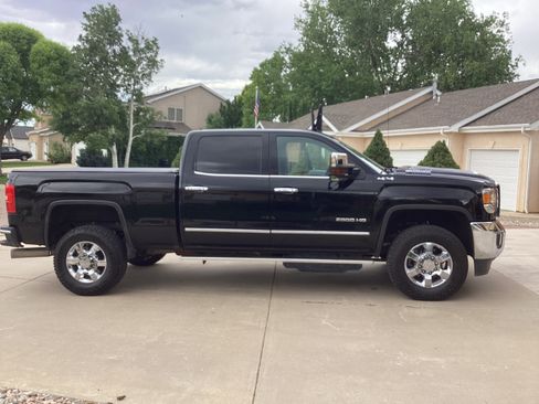 Used 2018 GMC Sierra 2500 SLT w/ Duramax Plus Package AWD/4WD image 13