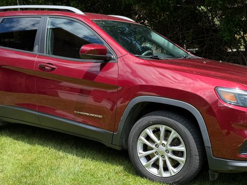 Used 2020 Jeep Cherokee Latitude FWD image 1
