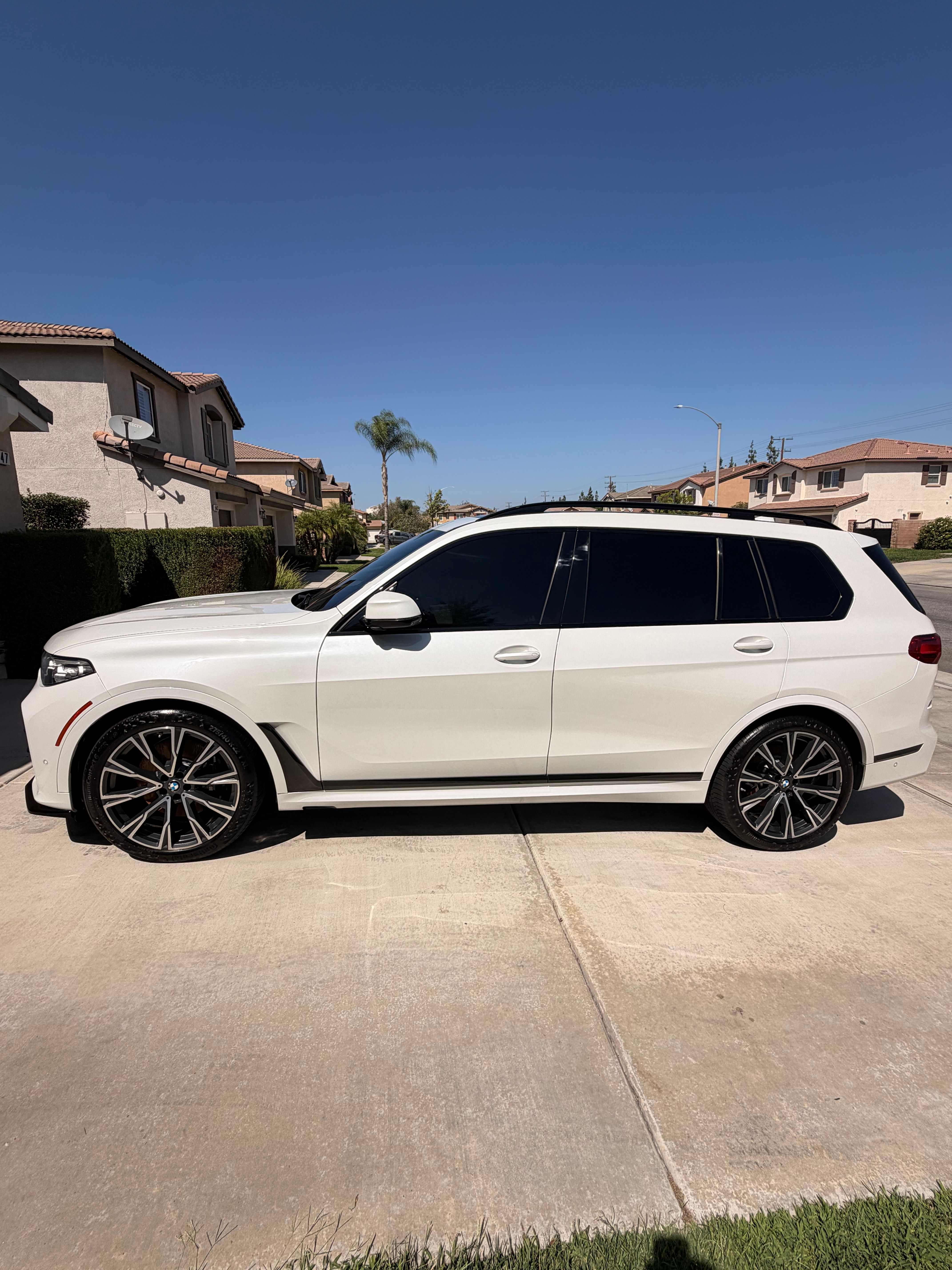 Used 2021 BMW X7 xDrive40i w/ M Sport Package AWD/4WD image 11