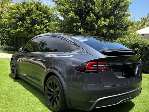 Used 2023 Tesla Model X Plaid image 4