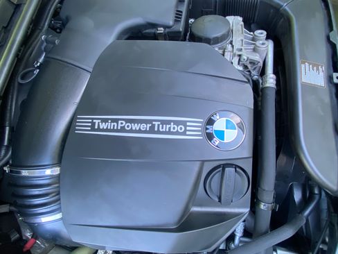 Used 2012 BMW 335i Convertible image 21