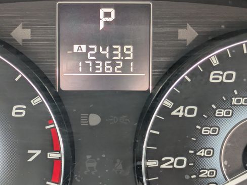 Used 2010 Subaru Outback 2.5i Premium AWD/4WD image 25