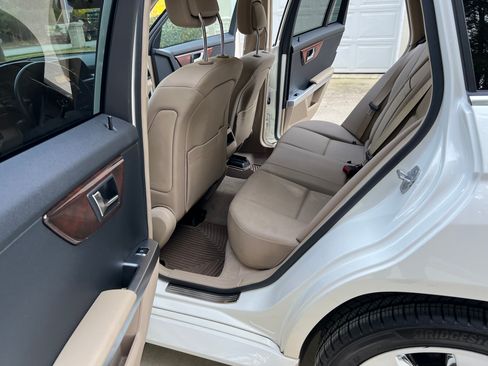 Used 2010 Mercedes-Benz GLK 350 4MATIC image 4