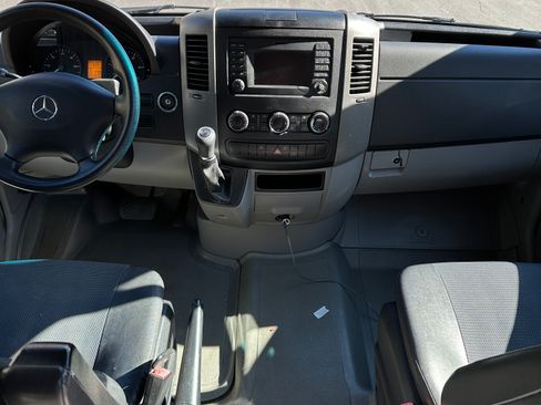Used 2015 Mercedes-Benz Sprinter 2500 image 11
