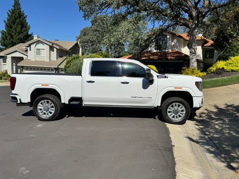 Used 2022 GMC Sierra 2500 Denali w/ Denali Ultimate Package AWD/4WD image 5
