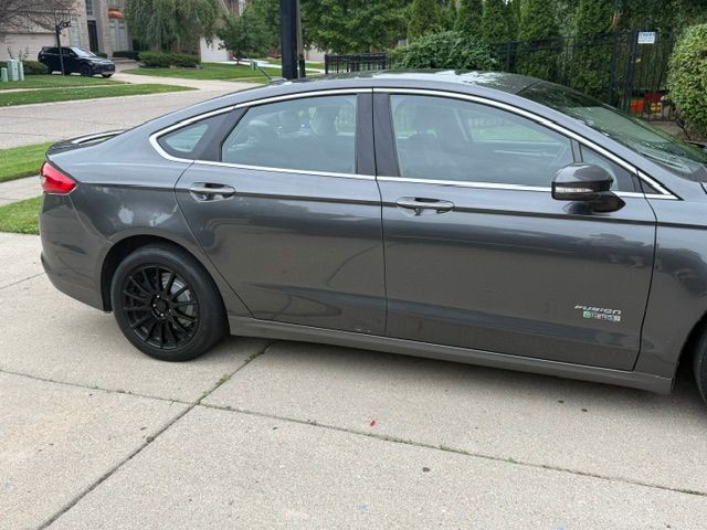 Used 2017 Ford Fusion Energi Titanium FWD image 8