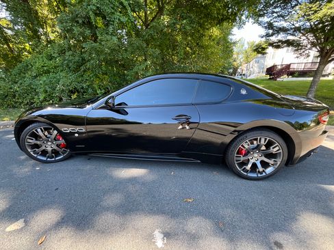 Used 2015 Maserati GranTurismo MC image 2