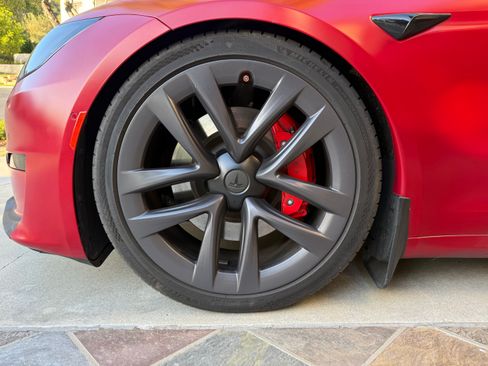 Used 2022 Tesla Model S Plaid image 17