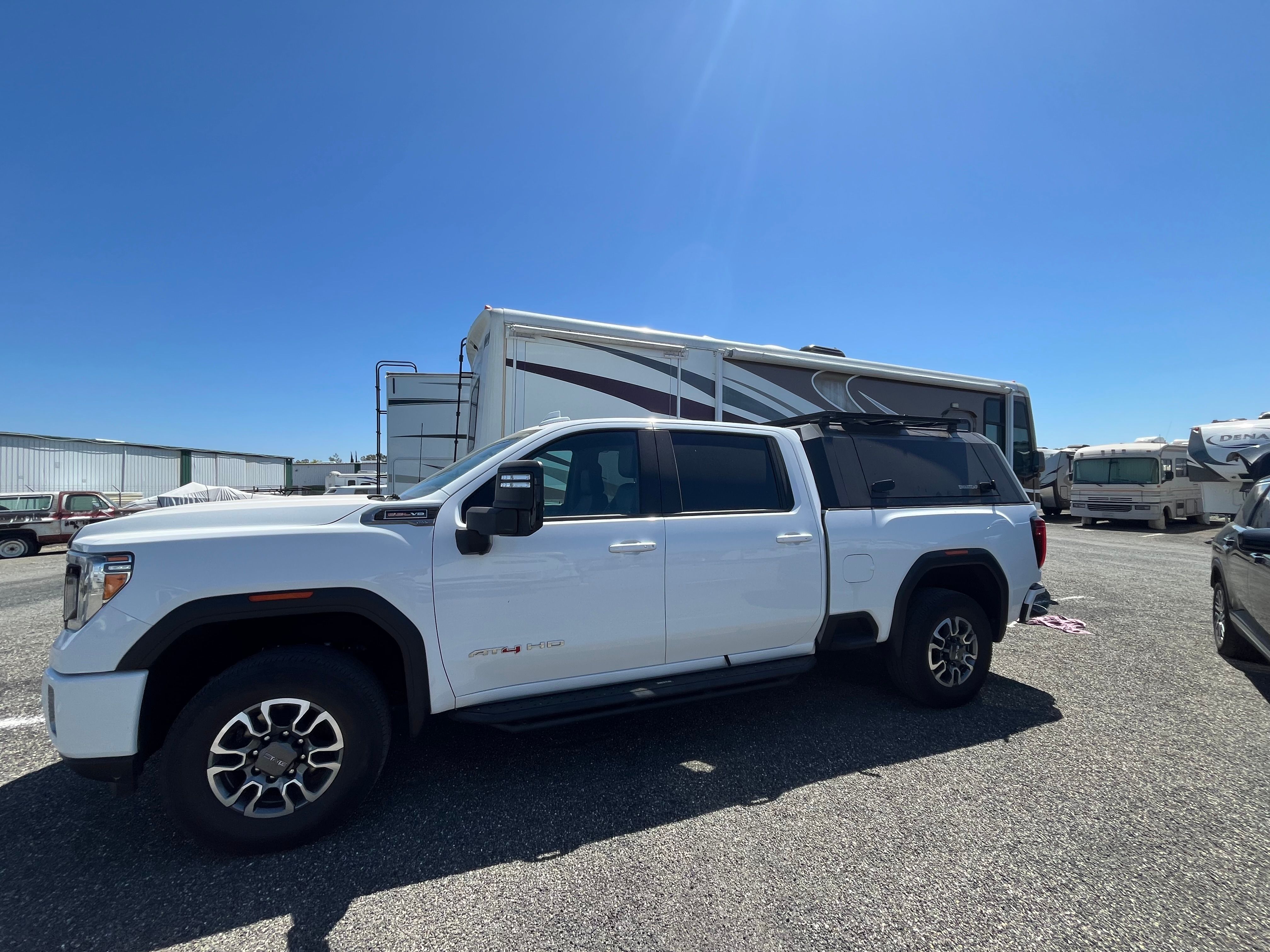 Used 2022 GMC Sierra 2500 AT4 w/ AT4 Preferred Package AWD/4WD image 4
