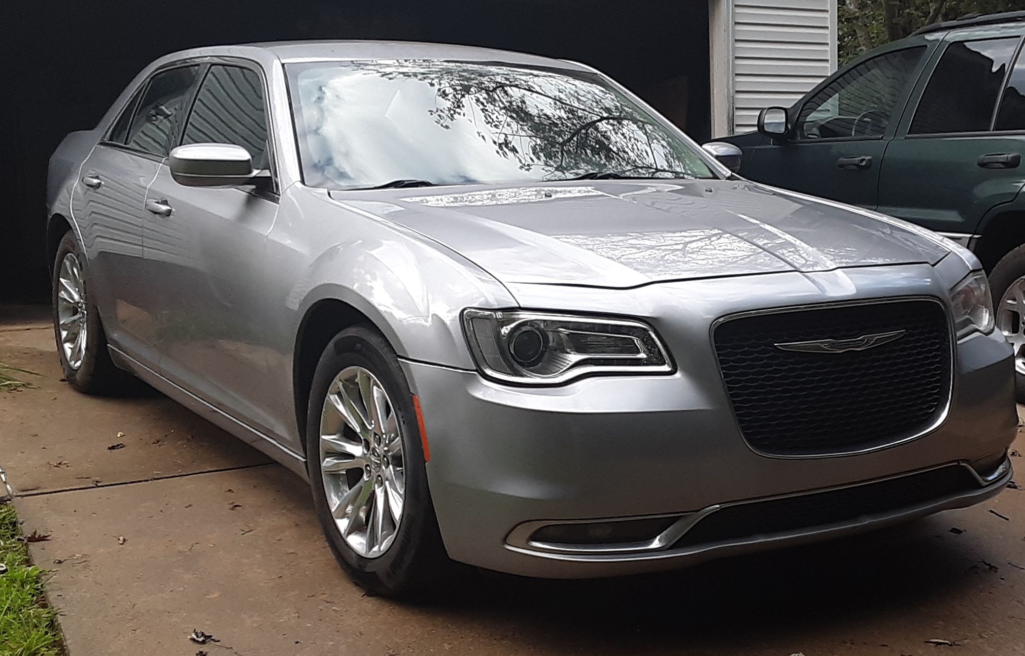Used 2016 Chrysler 300 Limited w/ Driver Convenience Group RWD image 2