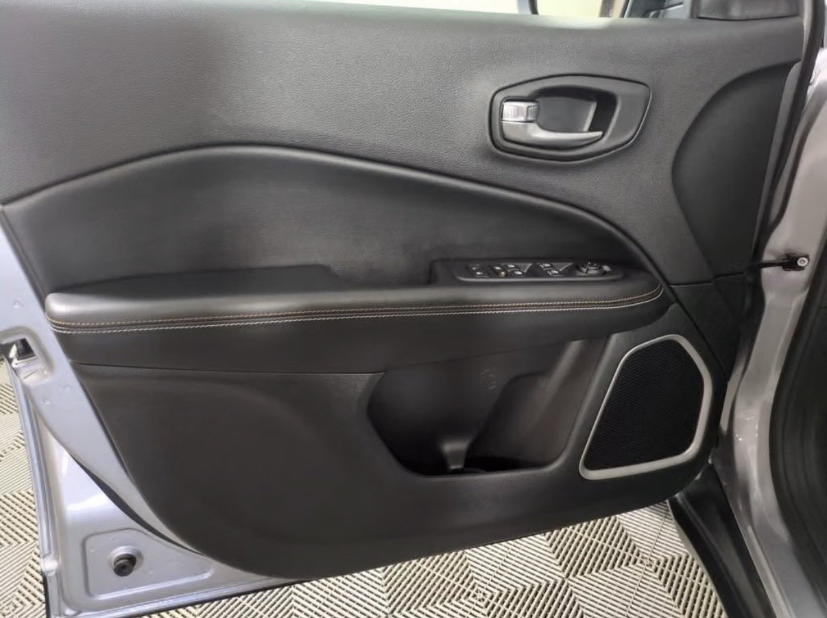 Used 2021 Jeep Compass Sport FWD image 11