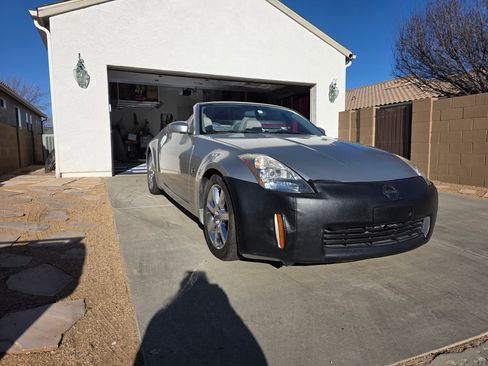 Used 2004 Nissan 350Z Touring image 2