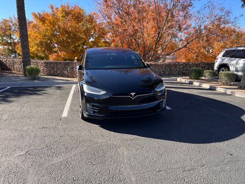 Used 2018 Tesla Model X 75D image 10