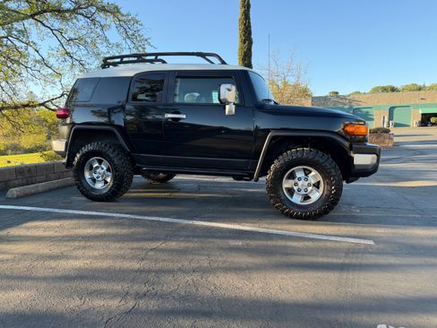 Used 2010 Toyota FJ Cruiser 4WD image 2